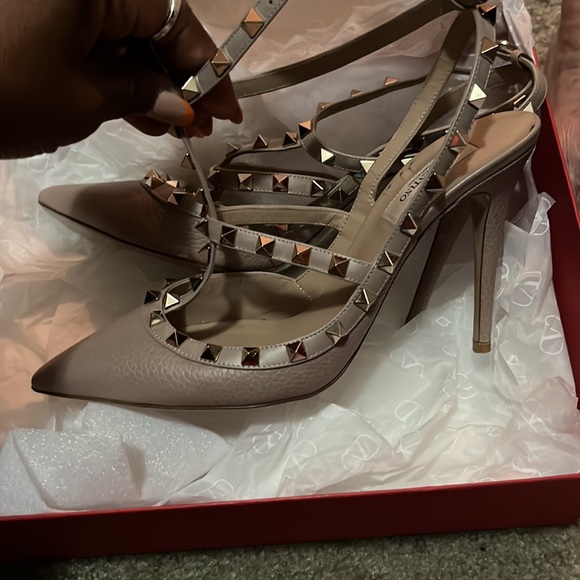 Valentino. - Picture 2 of 6